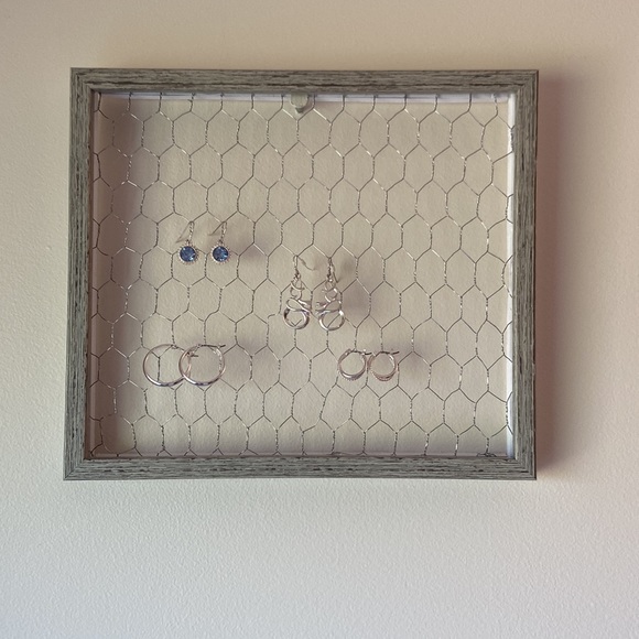 NWT Handmade Jewelry Organizer Picture Frame w/Chicken Wire Fun Way to Display - Picture 2 of 3